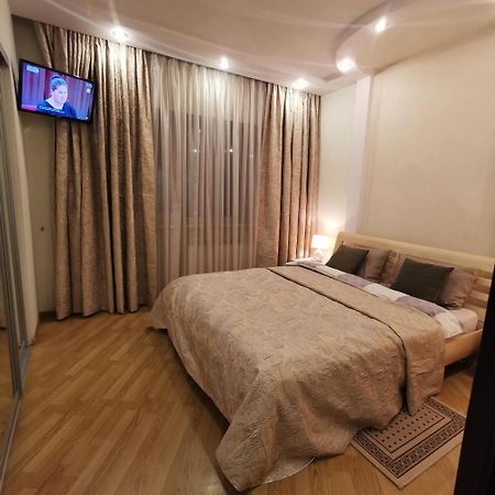 Big Apartment In Rivne Center Kültér fotó