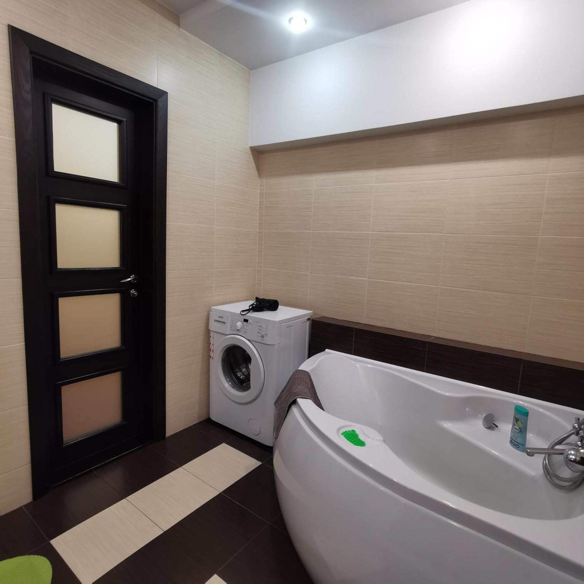 Big Apartment In Rivne Center Kültér fotó