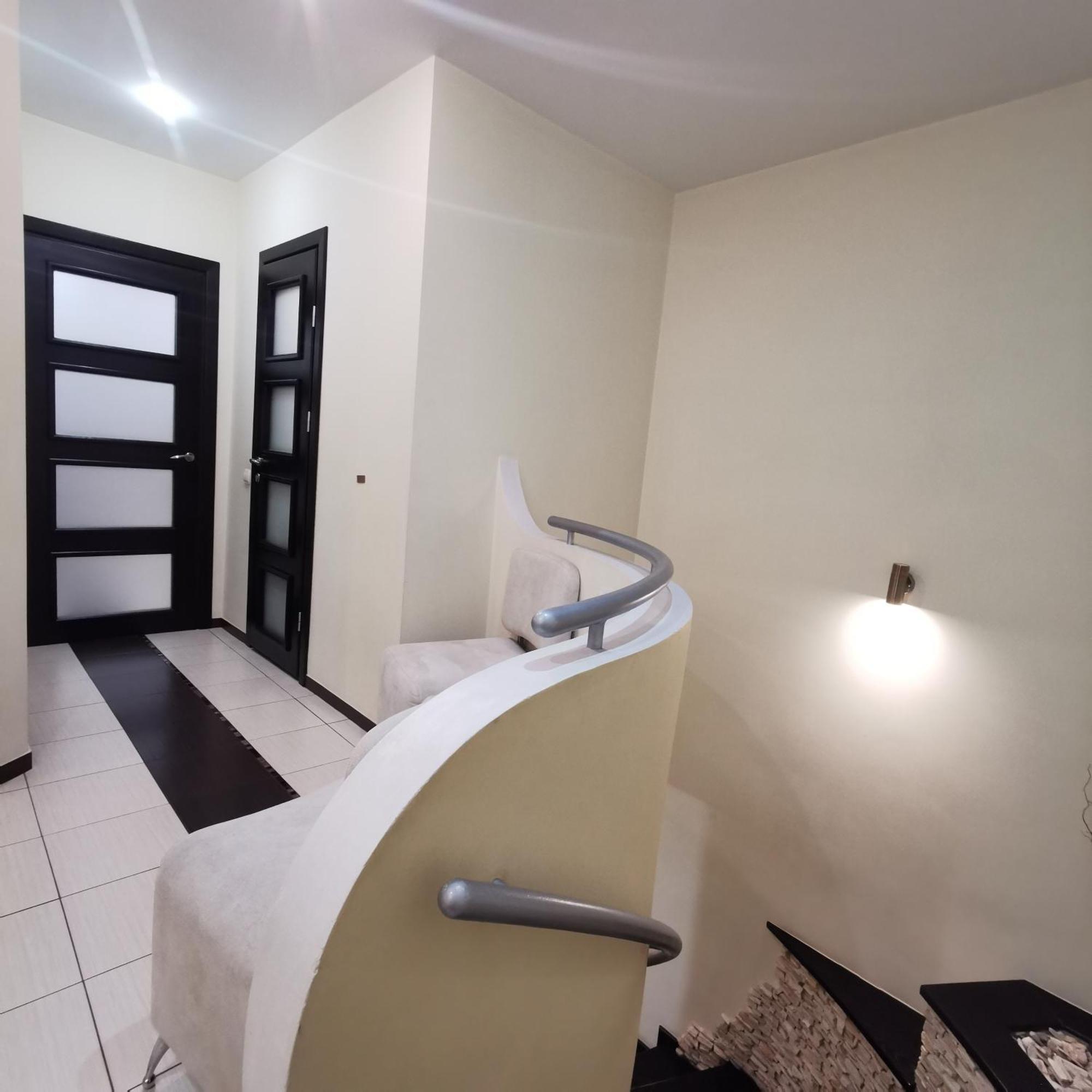 Big Apartment In Rivne Center Kültér fotó