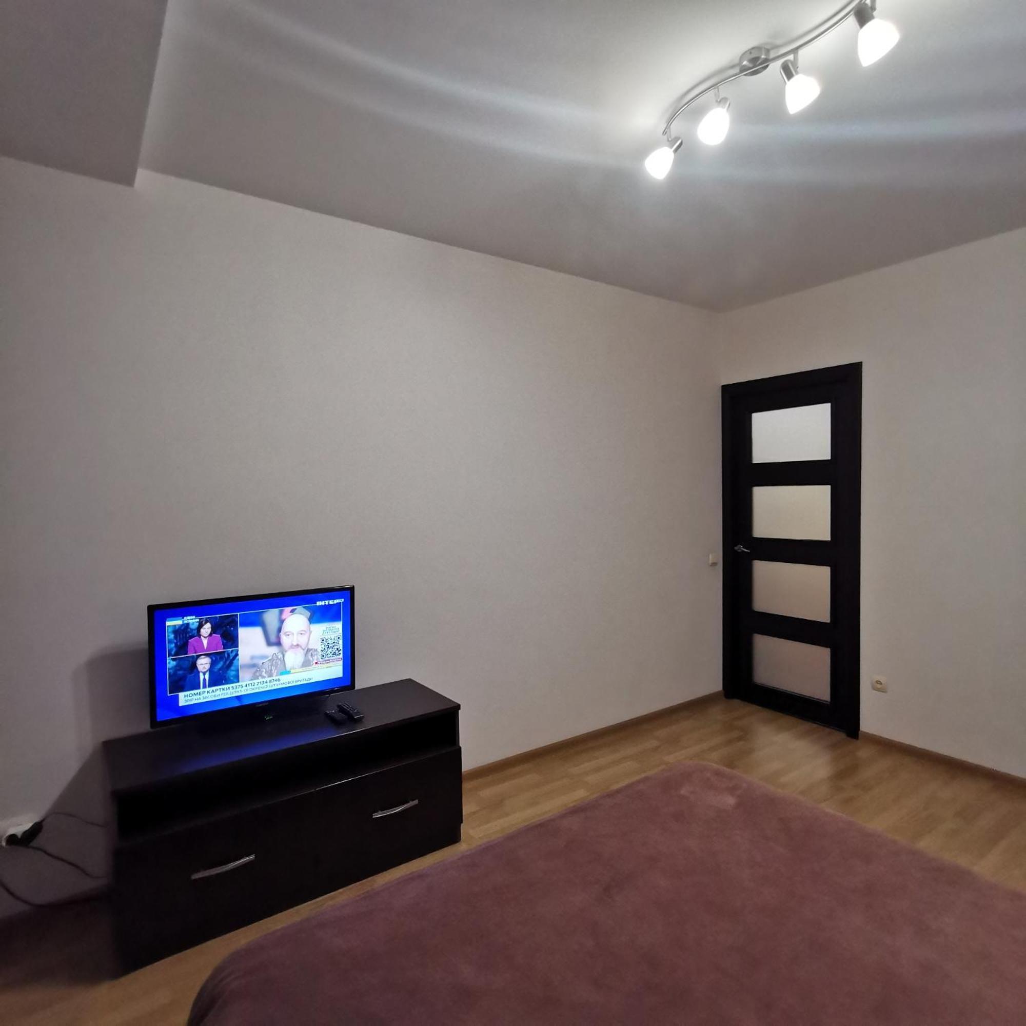 Big Apartment In Rivne Center Kültér fotó
