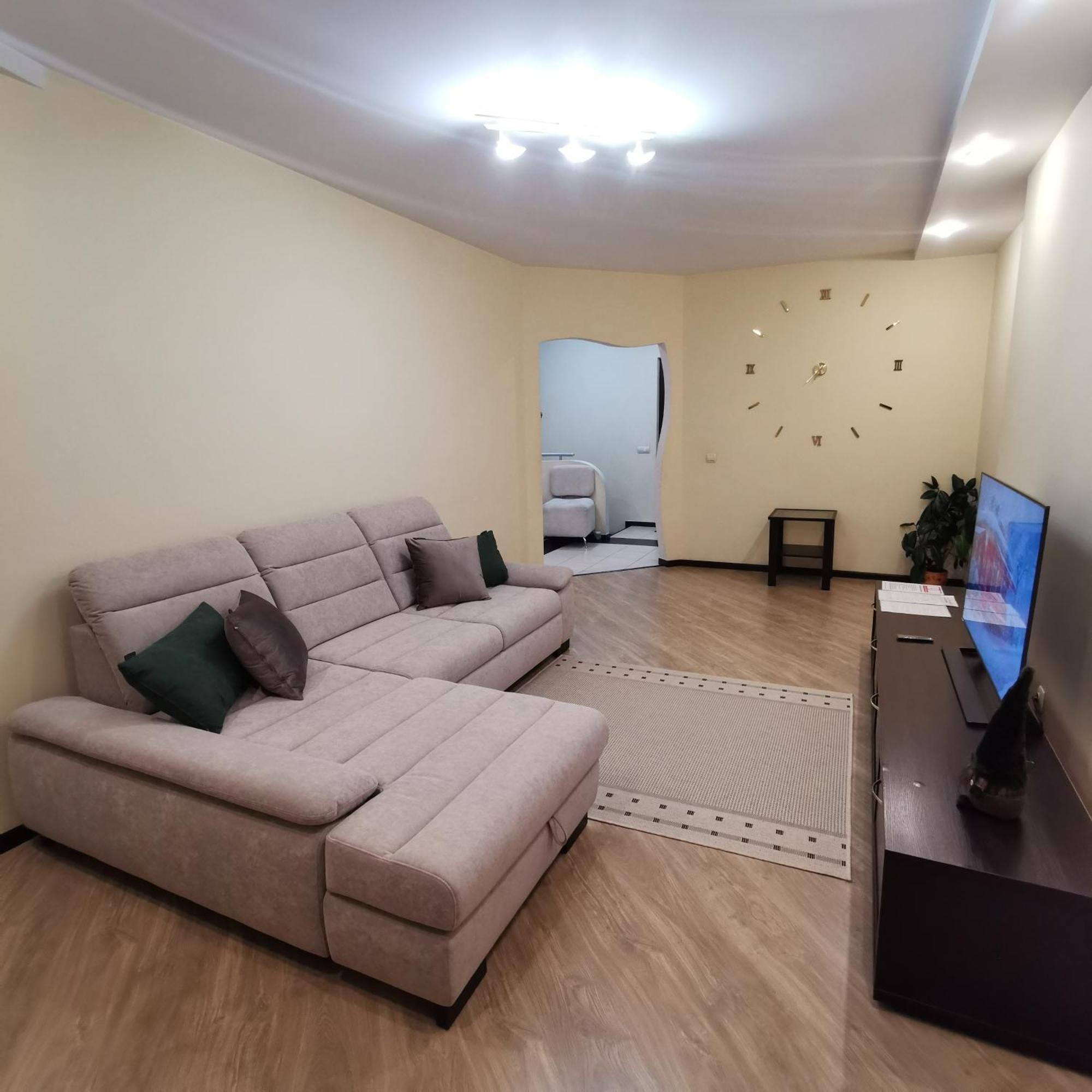 Big Apartment In Rivne Center Kültér fotó