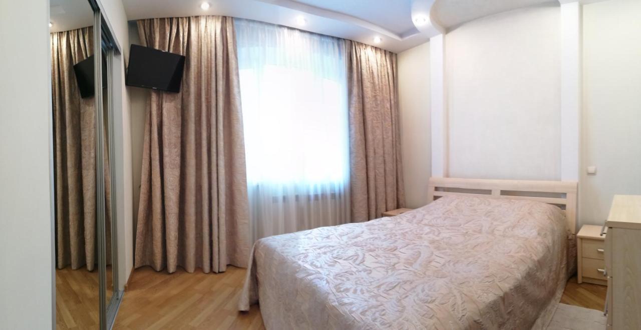 Big Apartment In Rivne Center Kültér fotó